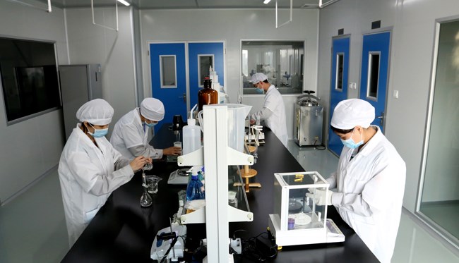 通过构建数字化产品追溯平台、推行“政府－社会－企业”协同联动的质量提升模式