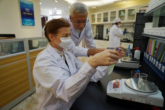 根据本公司的管理账目