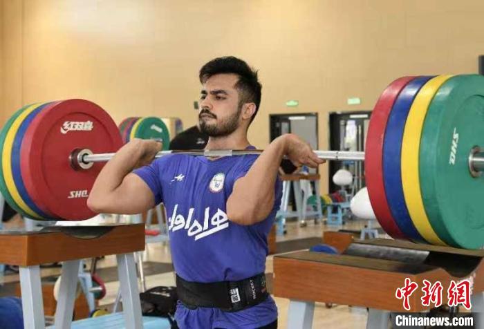 多国举重健儿齐聚衢州备战亚运会