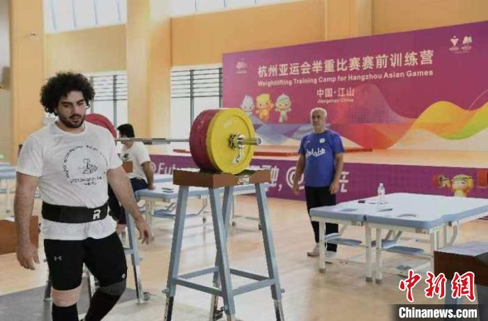 多国举重健儿齐聚衢州备战亚运会