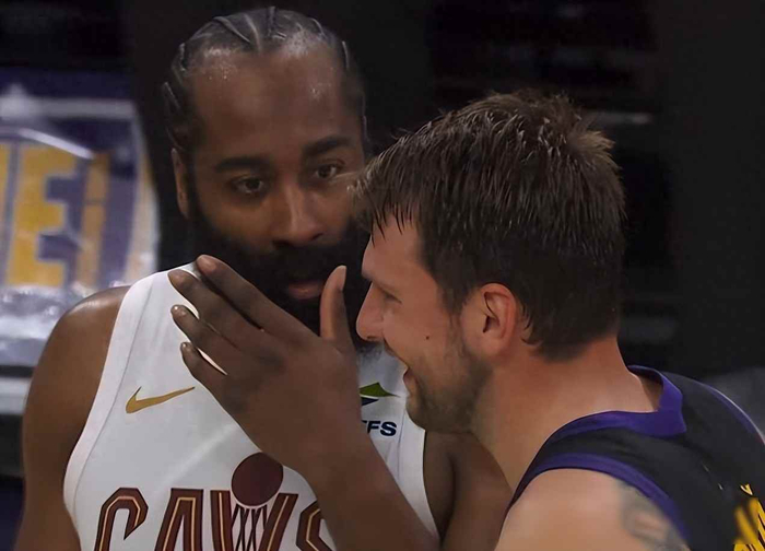 湖人125-110大胜骑士，第三节提前认输引热议