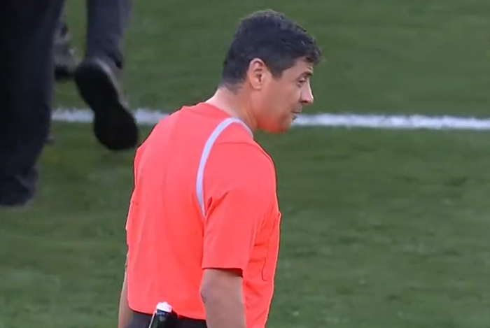 中国男足0-2负喀麦隆 邵佳一执教压力凸显