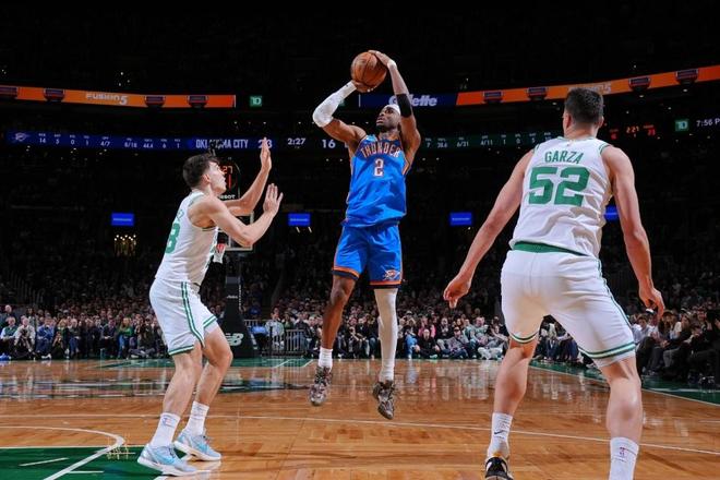 雷霆12连胜终结，凯尔特人6人得分逆转雷霆